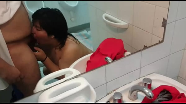 Divirtiéndome con el guardia de seguridad en su hora de descanso