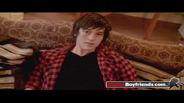 Twink wanks off his emo boyfriend