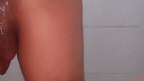 Jovencito virgen primera vez con un pepino orgasmo anal