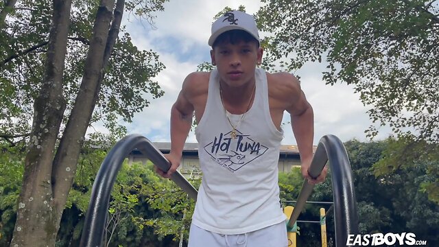 Muscle worship and handjob with damond brown