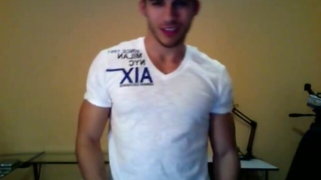 Hard body striptease on webcam