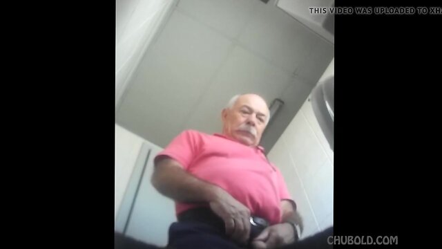 Older man peeing – concealed cam from below
