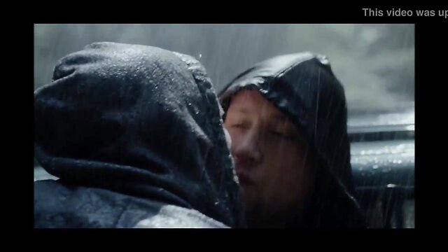 Freier fall kiss and hot scenes