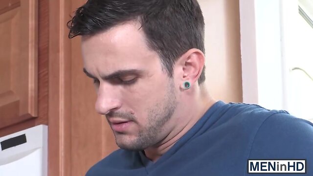 Muscle guys Landon and Phenix have hardcore anal sex