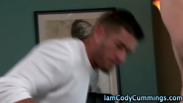 Muscly hunk shows off for pornstar