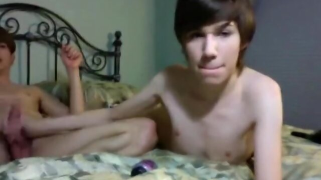 Lovely teens knocking off front of the cam