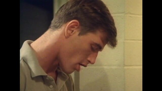 Room number 12 retro short clip