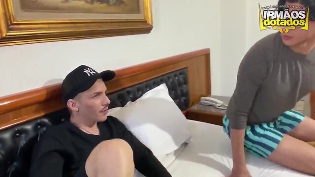 Fudendo o novinho da faculdade