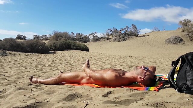 Handjob in the dunes of gran canaria