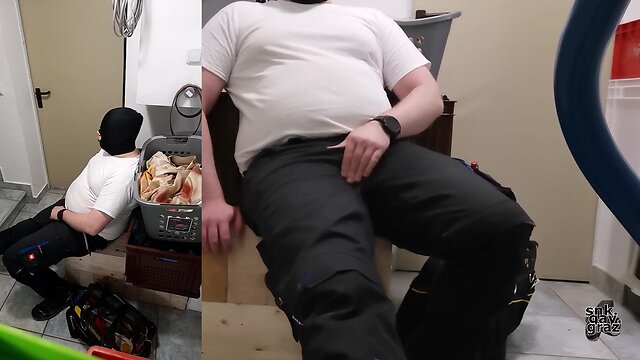 Technician receives a tender sniff and masturbation – full movie