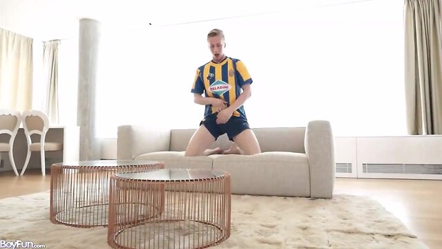 Stud lukas pryde solo jerks